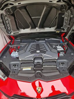 Lamborghini Urus S NOVÝ kryt motora 4M6133849 E =290€ - 2