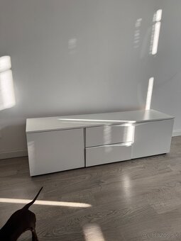 Dizajnový TV stolík - 2