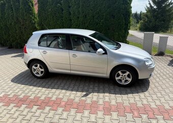 Volkswagen Golf 1,4i Pravid.servis klima tempo benzín - 2