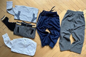 EU98/104 balík vecí na chalana za 4E - 2