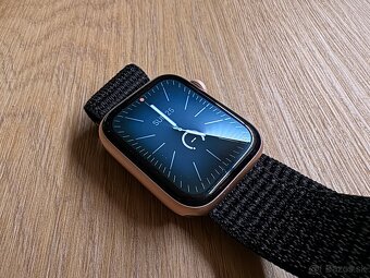 Apple Watch 4, Gold Aluminium, 44mm - 2