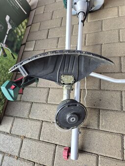 Predám benzínový krovinorez - vyžínačku PARKSIDE PBS 2 E5 - 2