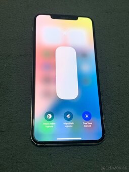 Predám iphone XS MAX 64GB Biely poškodené zadné sklo - 2