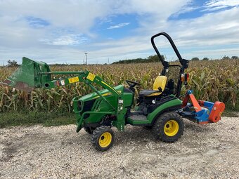 John Deere 1026r s čelným nakladačom a s špz - 2