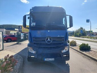Mercedes Actros - 2