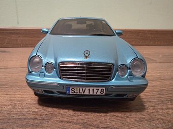 Mercedes Benz E320 W210 E-Klasse Model 1:18 - 2