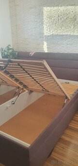 Predám veľkú posteľ spolu s matracmi - 2