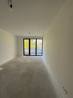 Posledný voľný nadštandardný 1 izbový byt v centre Trenčína - 2