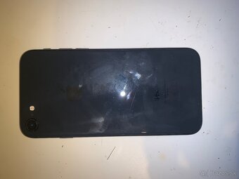 Predám iPhone 8 - 2