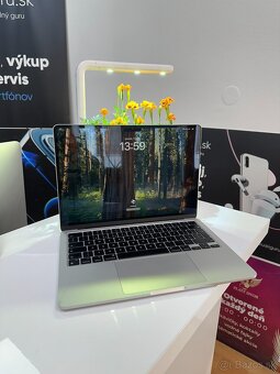 MacBook Air 13" s čipom M2 - 2