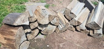 Topoľové drevo rezané,štiepané,poukladané - 2