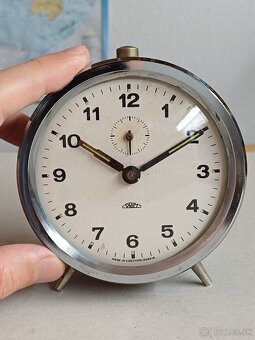 Pekny starši retro mechanicky budik PRIM - 2