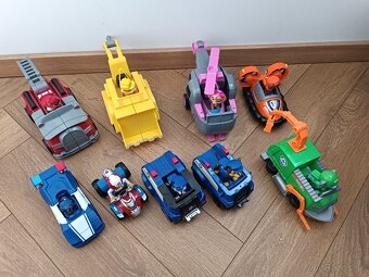 Autá Lapková patrala aj s postavičkami - 2