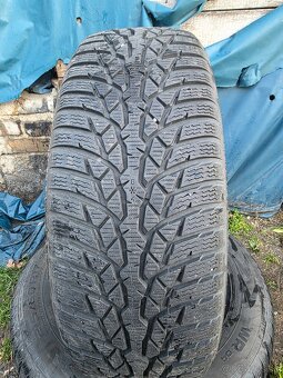 Ponúkam 2 zimné pneumatiky Nokian Winter 215/60 R17 - 2