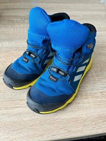 Chlapčenská trekingová obuv adidas - 2