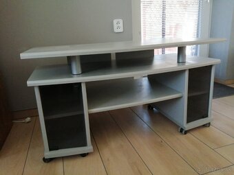 Stolík pod TV - 2