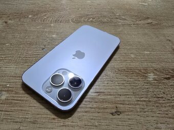 Iphone 14 PRO plnefunkcny v super stave ma len jemne znamky - 2