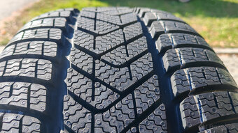 Zimné pneu 245/45 R18 --- PIRELLI - 2