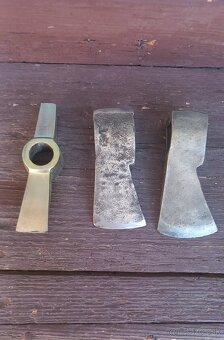 Staré sekery ,kladivo - 2