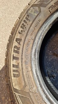 Zimná pneu Goodyear 215/70r15c ako nová - 2
