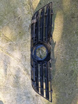 Vw polo predna maska chladica 2005-2009 - 2