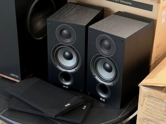Elac Debut B5.2 250€ a Subwoofer Jamo S 810 190€ - 2