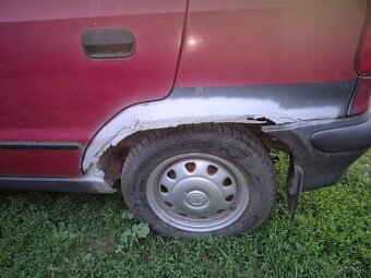 Predám škodu feliciu 1.3 benzin 1 majiteľ 88 000km - 2