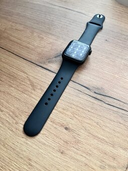 Apple Watch SE 2. generácia 40mm - 2