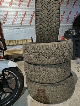 Predám pneu 235/45R19 - 2