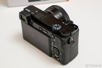 Sony a6100 + 16-50mm OSS + príslušenstvo - 2