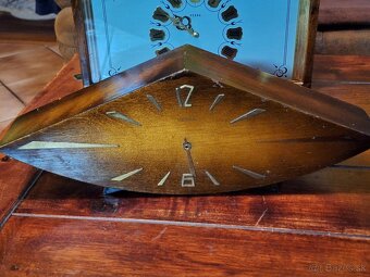 Staré hodiny Vesna na opravu - 2