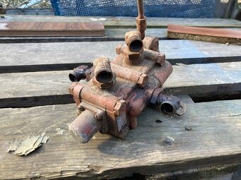 predám hydraulický rozdelovač - 2