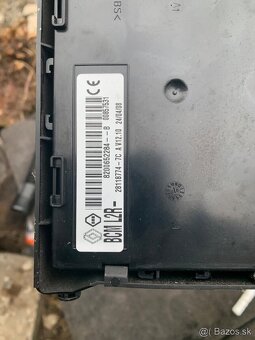 RJ BCM Renault Clio III 8200652281-B 28118774 - 2
