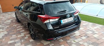 Predám Toyota Auris Hybrid 1.8 Edition - 2