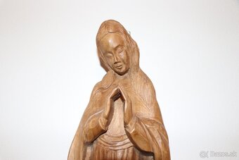 Marie – zašlapává pohany (had) soška dřevo (225D) - 2