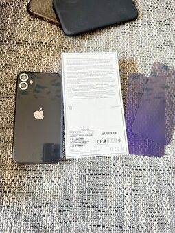 iPhone 11 64GB - 2