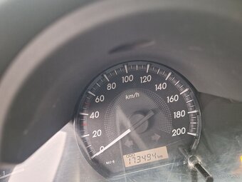 TOYOTA HILUX 2,5 DIESEL 4X4 UZÁVIERKU MA - 2