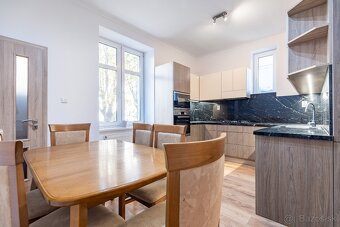 Priestranný 2-izbový byt po kompletnej rekonštrukcii v centr - 2