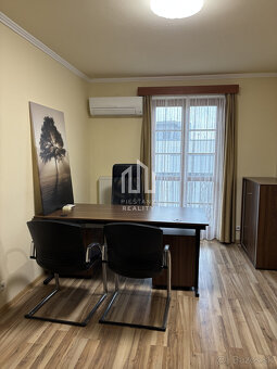 Prenájom obchodno/kancelárskeho priestoru s parkovaním v cen - 2