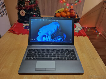 HP 255 G7 - 15.6" / Ryzen 3 / 16GB DDR4 / SSD - 2