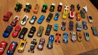 Hotwheels autíčka - 2