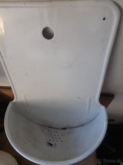 Smaltované umyvadlo 18 eur - 2