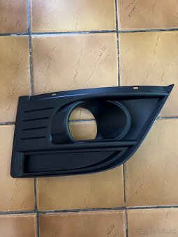 Predám rámček hmlovky na citroen c4 picasso 2008 - 2