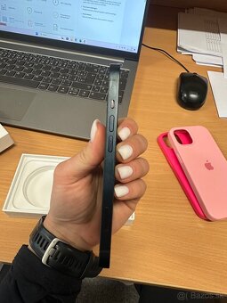 predám iPhone 13 128GB prasknuté sklo na fotoaparáte 0,5 - 2