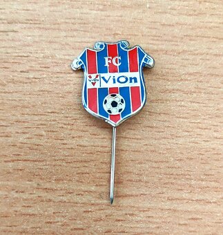 Vlajka a odznak FC Vion - 2