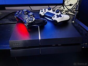 Sony PlayStation 4 + 2 ovládače - 2