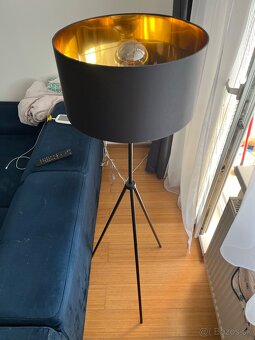 Čierna vysoká lampa - 2