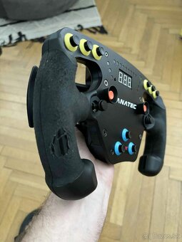 Fanatec ClubSport Steering Wheel F1 Esports V2 - 2