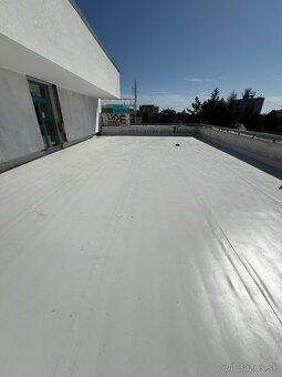 Pomocnik/ PVC Izolater - 2