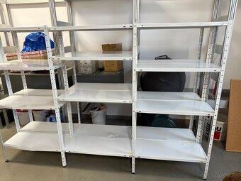 Predám 2 biele kovové regále – plechové police - 2